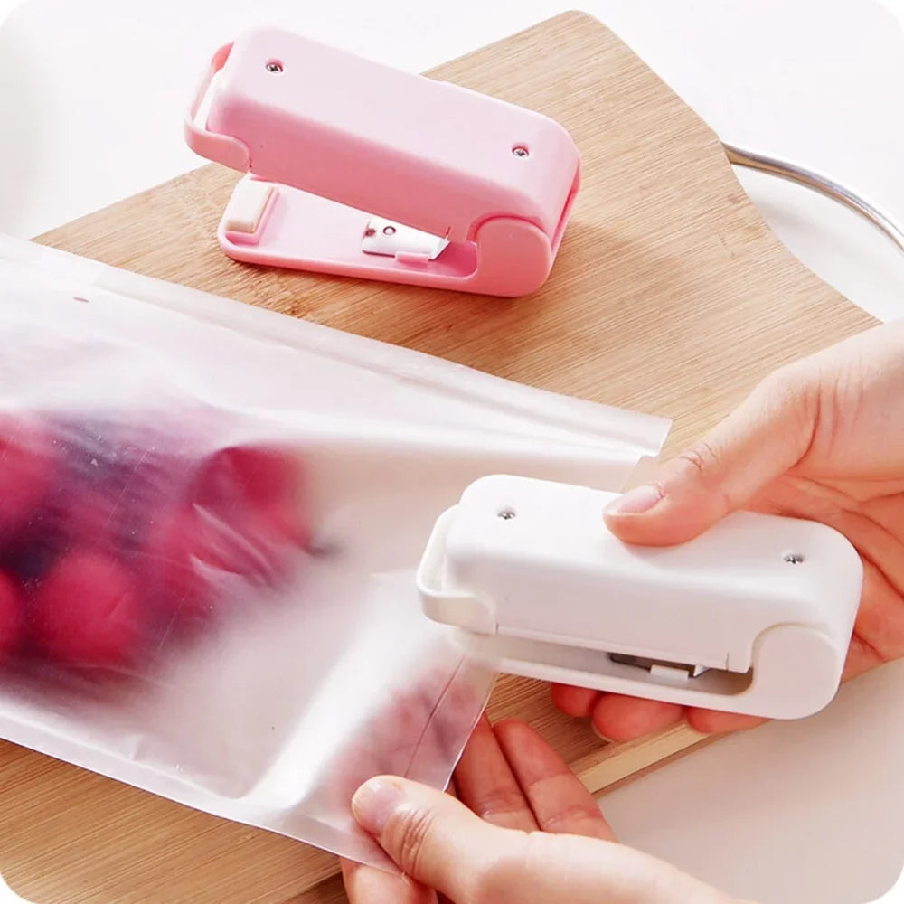 Mini Sealing Machine Plastic Food Bag Closure Portable Sealer Food Package Storage Bag Heat Sealer for Food Snack